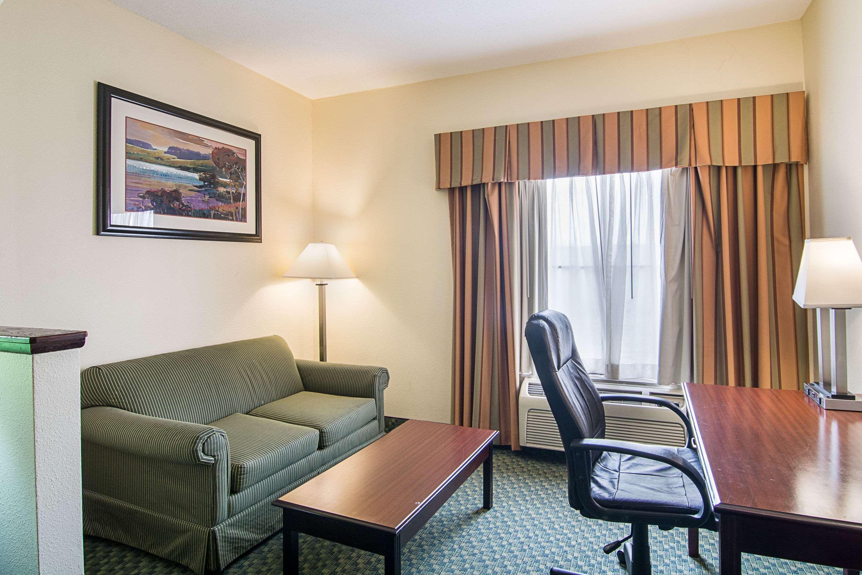 Quality Inn & Suites Near I-80 And I-294 Harvey Εξωτερικό φωτογραφία
