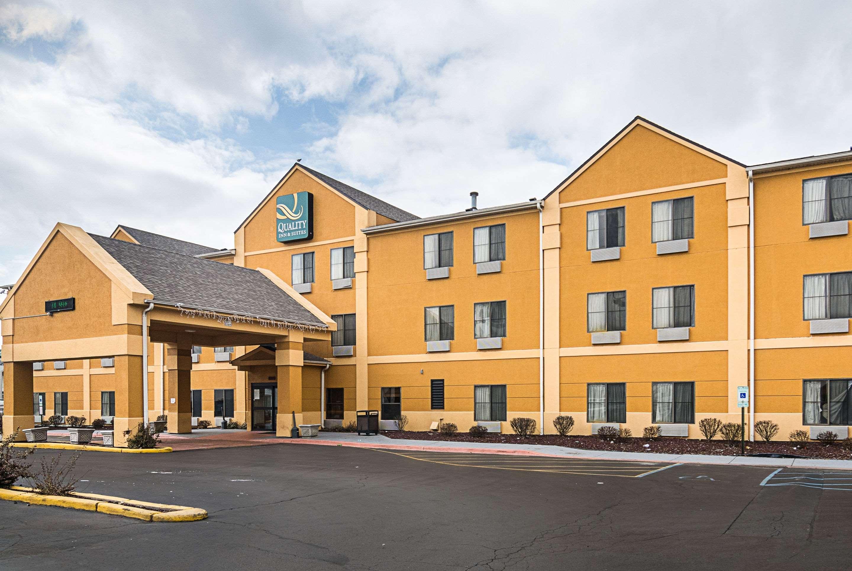 Quality Inn & Suites Near I-80 And I-294 Harvey Εξωτερικό φωτογραφία