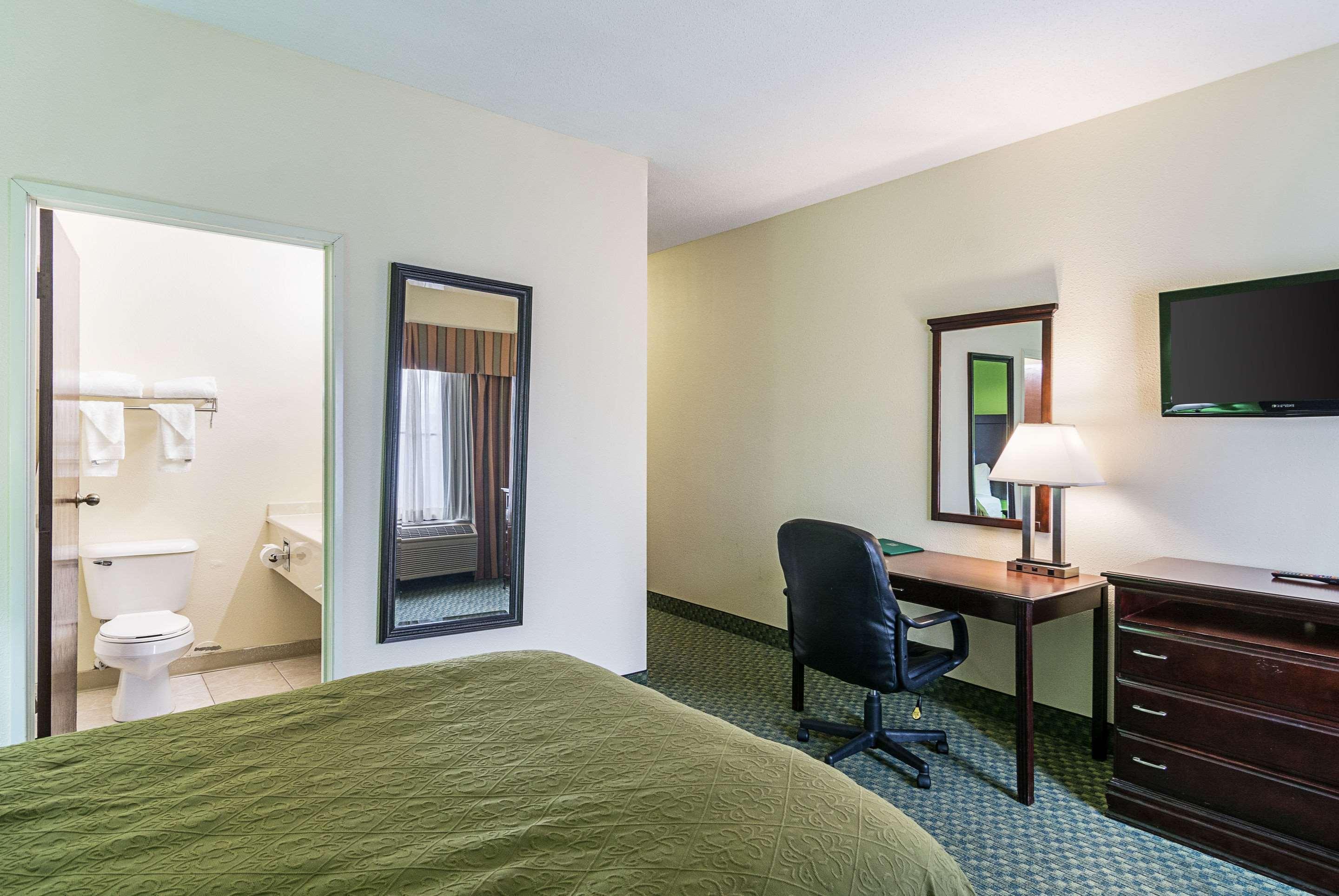 Quality Inn & Suites Near I-80 And I-294 Harvey Εξωτερικό φωτογραφία