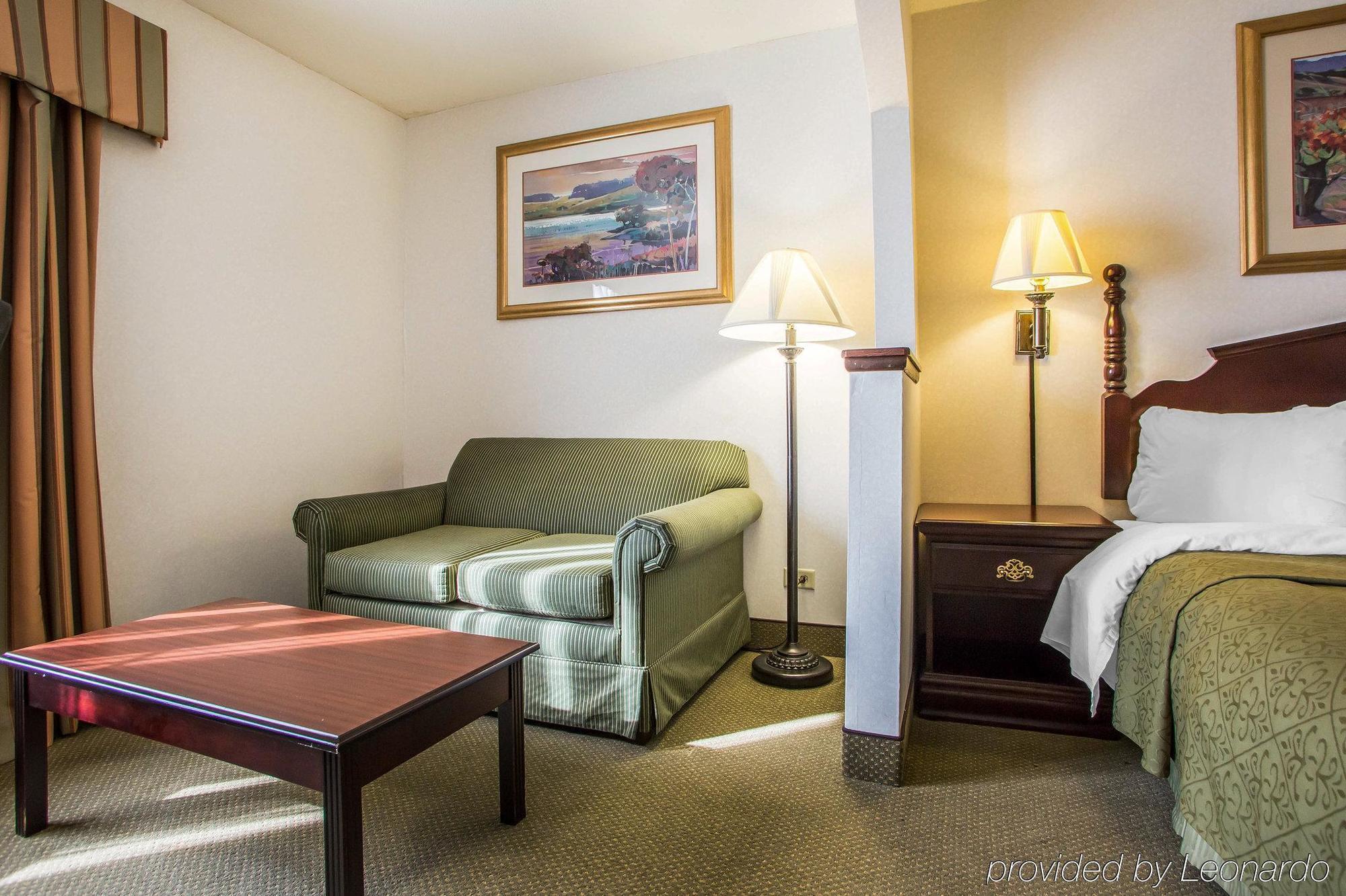 Quality Inn & Suites Near I-80 And I-294 Harvey Εξωτερικό φωτογραφία