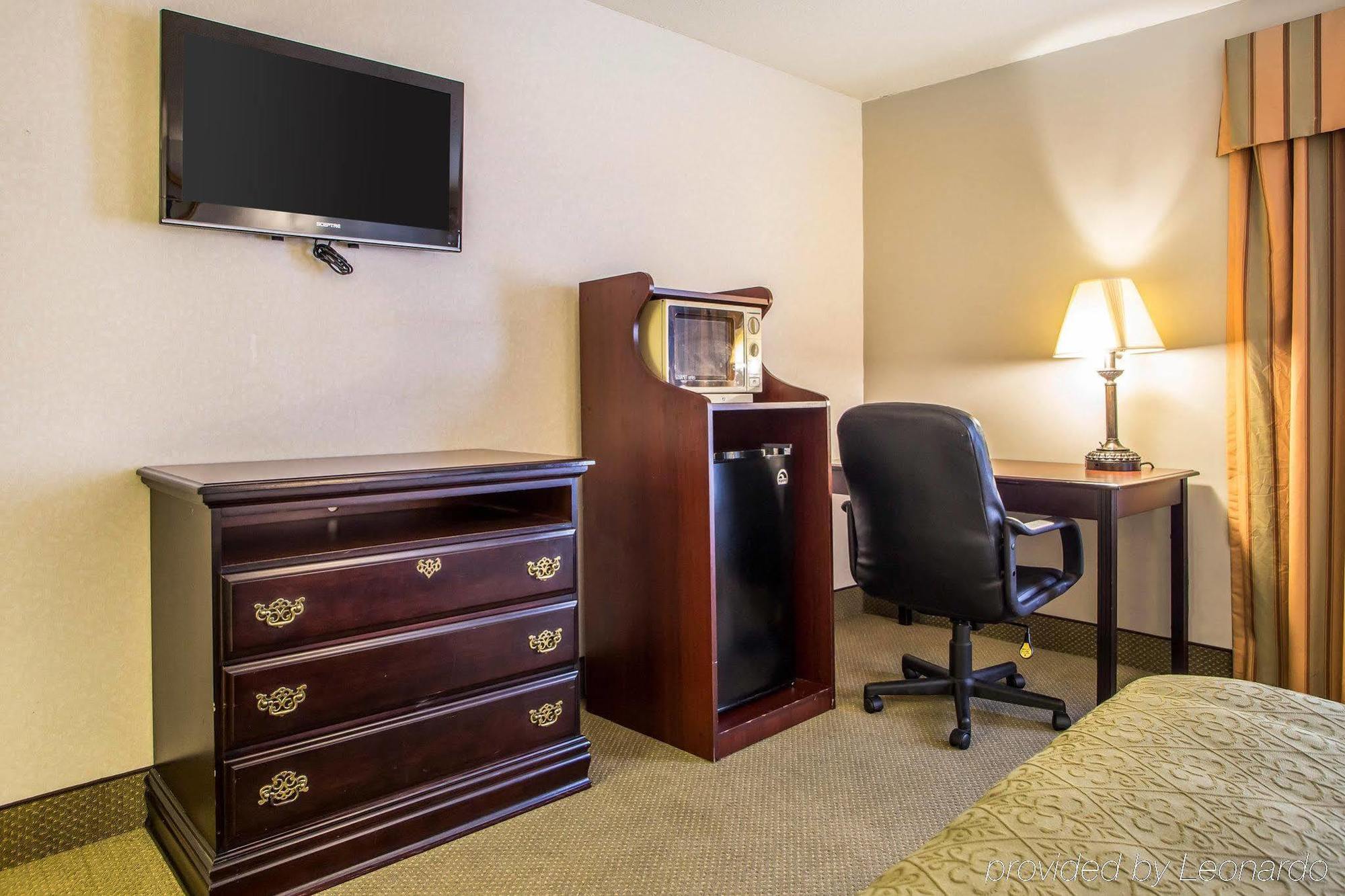 Quality Inn & Suites Near I-80 And I-294 Harvey Εξωτερικό φωτογραφία