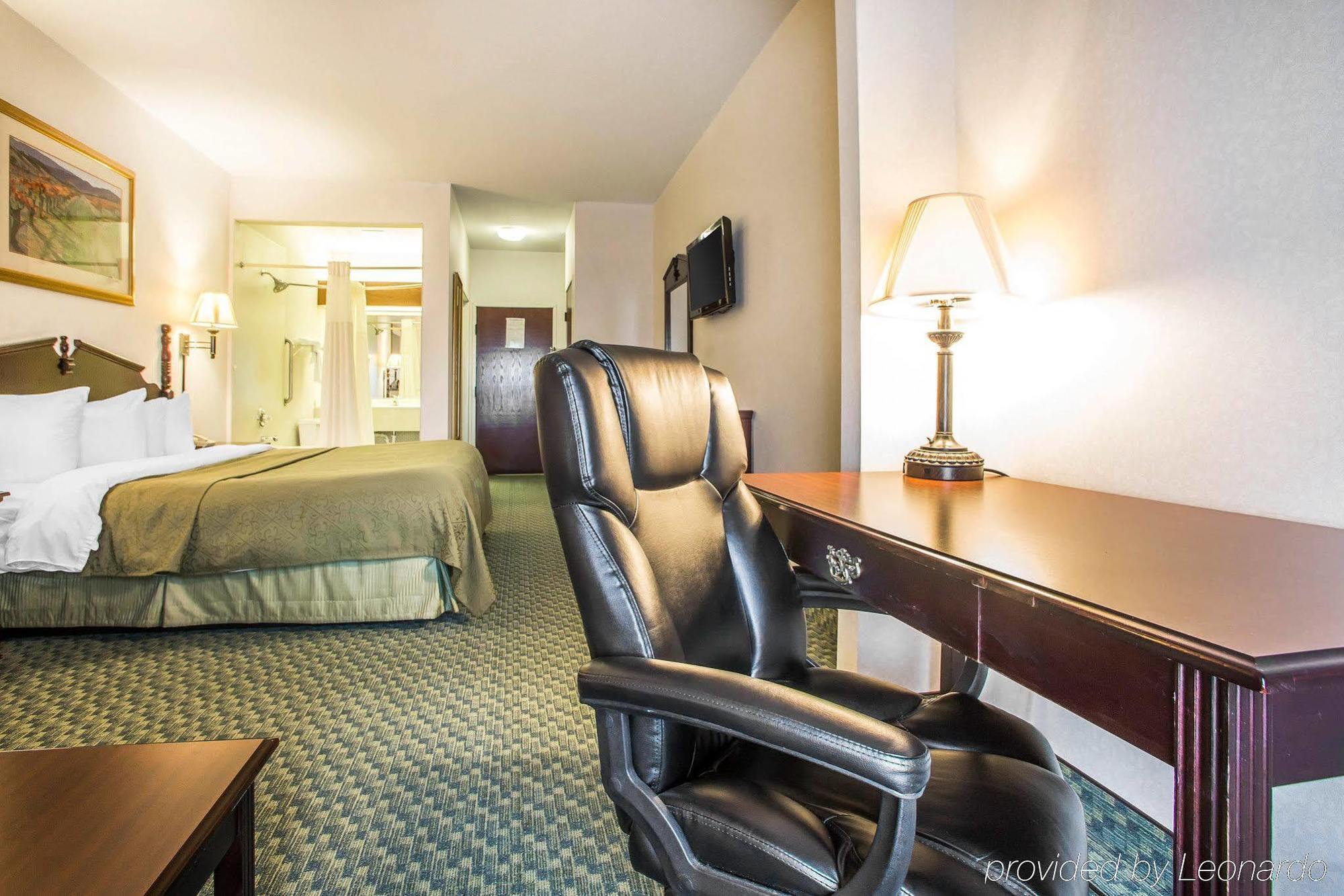 Quality Inn & Suites Near I-80 And I-294 Harvey Εξωτερικό φωτογραφία